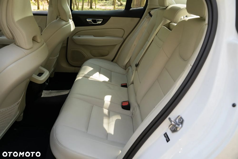 Volvo S60 T5 Momentum Pro - 10