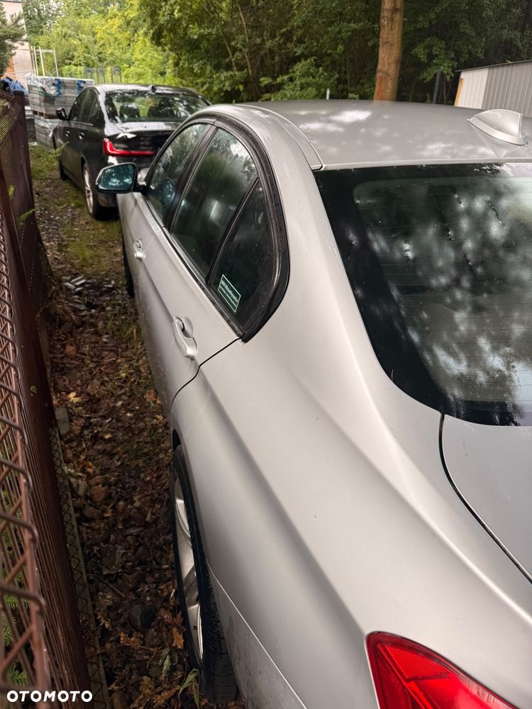 BMW Seria 3 320i - 6