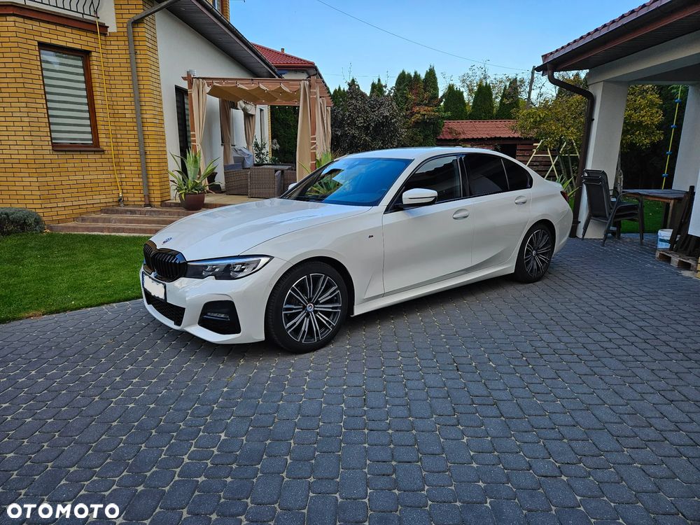 BMW 3 Series 2022 photo 2