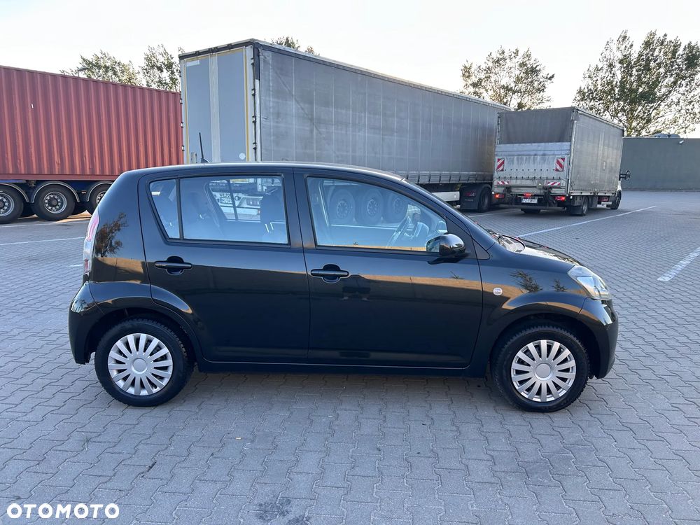 Daihatsu Sirion - 5
