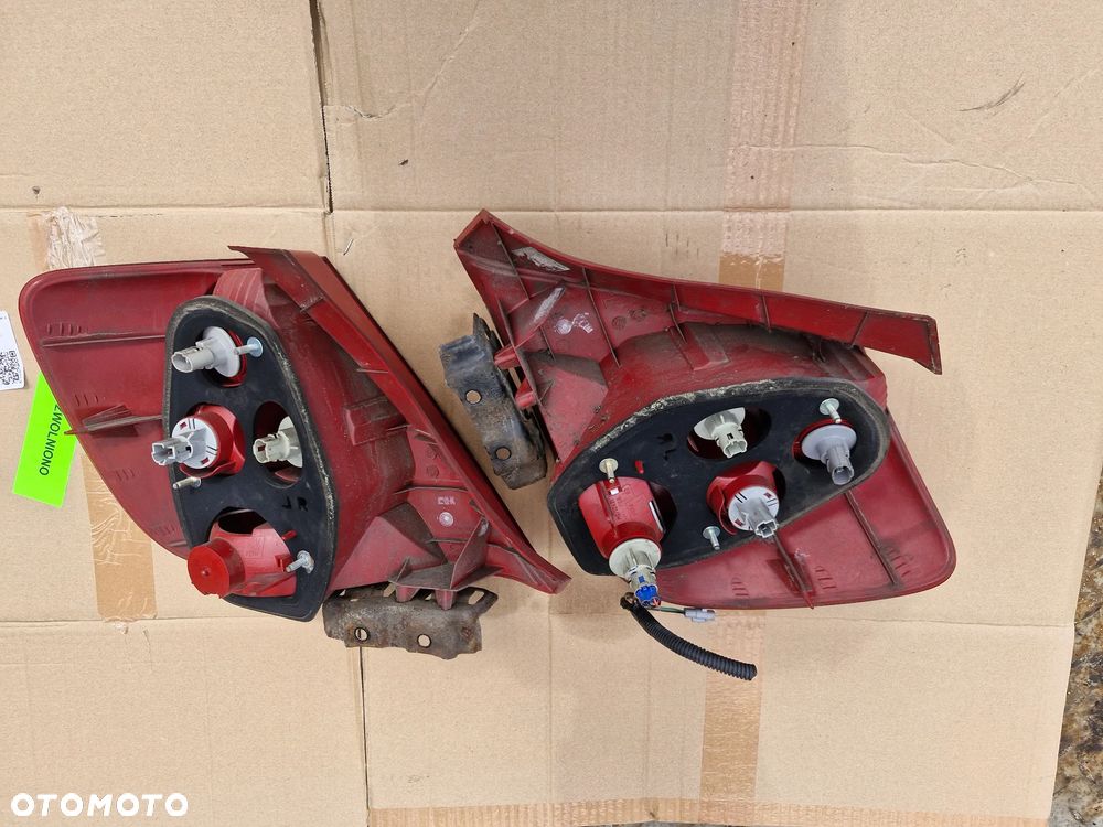 Lampa tył prawa lewa CIVIC VII 7 3 drzwi - 2