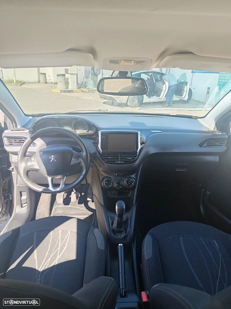 Peugeot 208 1.2 VTi SE Style - 4