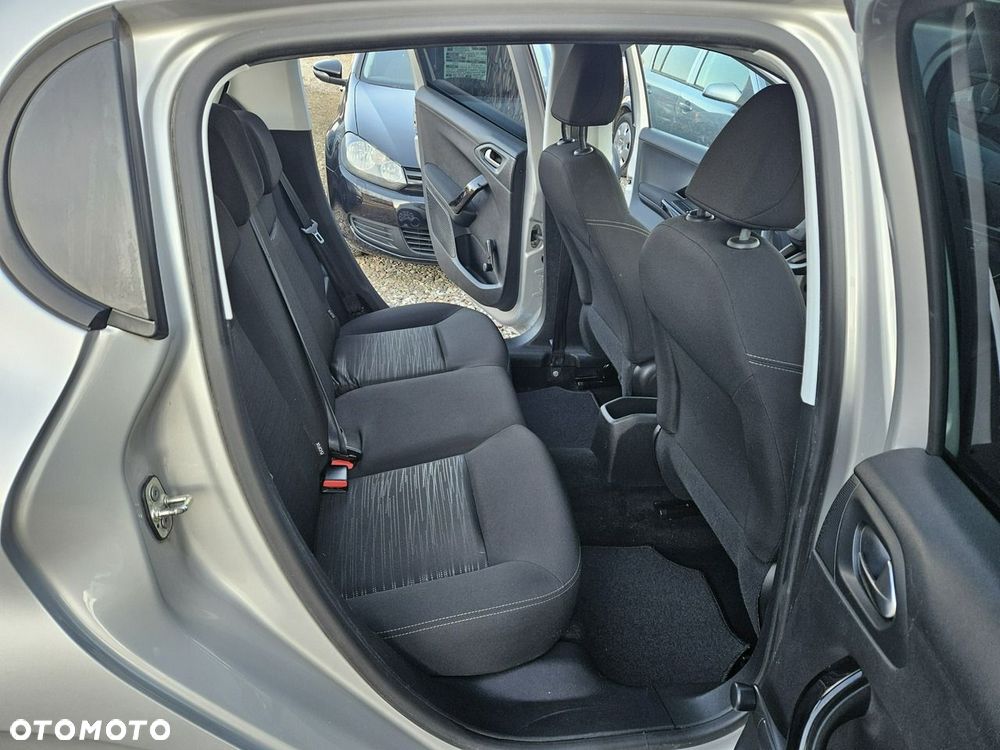 Peugeot 208 - 11