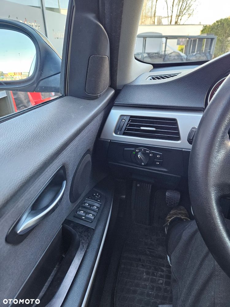 BMW Seria 3 318d - 11