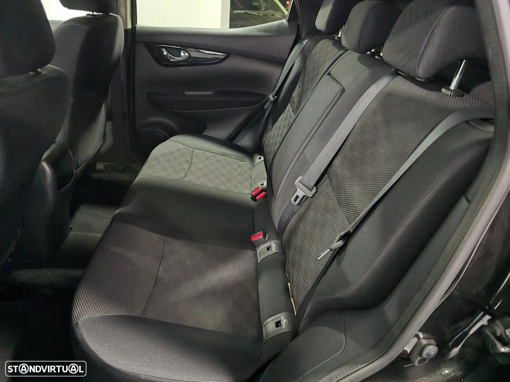 Nissan Qashqai 1.5 dCi N-Connecta 18 - 19