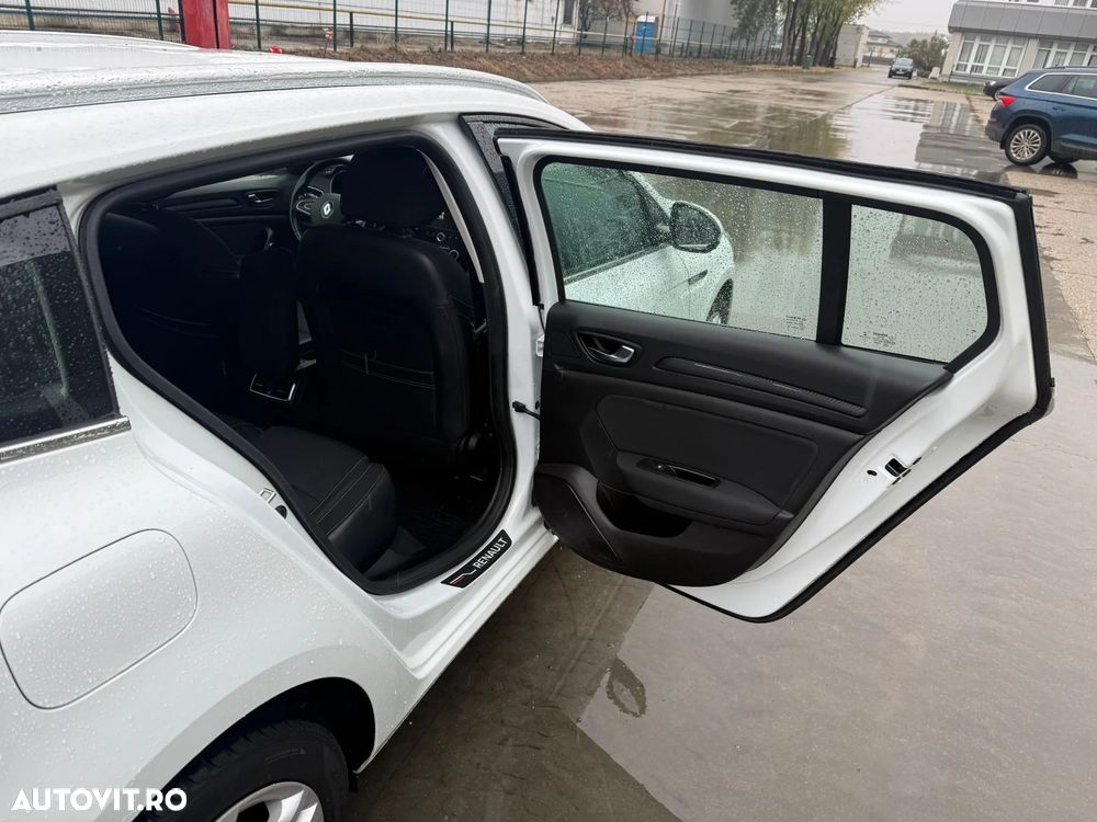 Renault Megane TCe GPF Business - 11