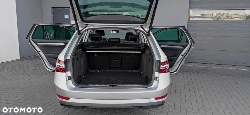Skoda Superb 2.0 TDI DSG Ambition - 34