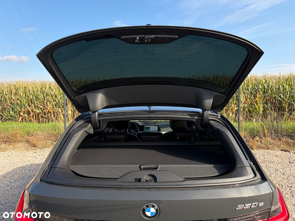 BMW Seria 3 330e Luxury Line - 18