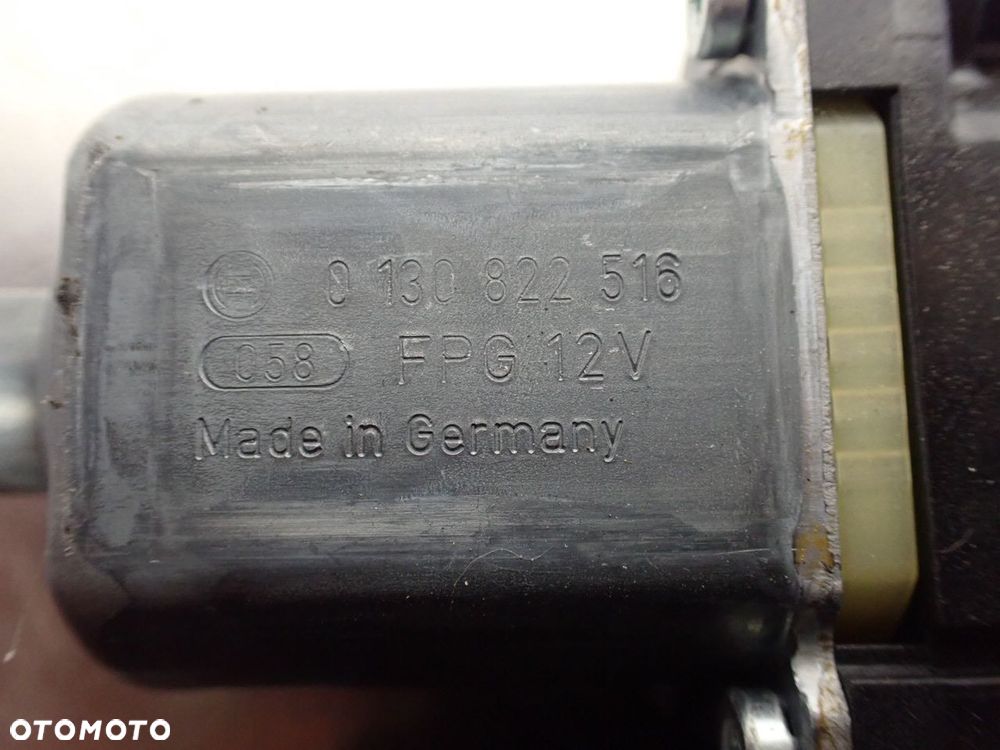 SILNICZEK SZYB PRAWY TYŁ RENAULT GRAND SCENIC III 827303178R 0130822516 910836-200 - 3