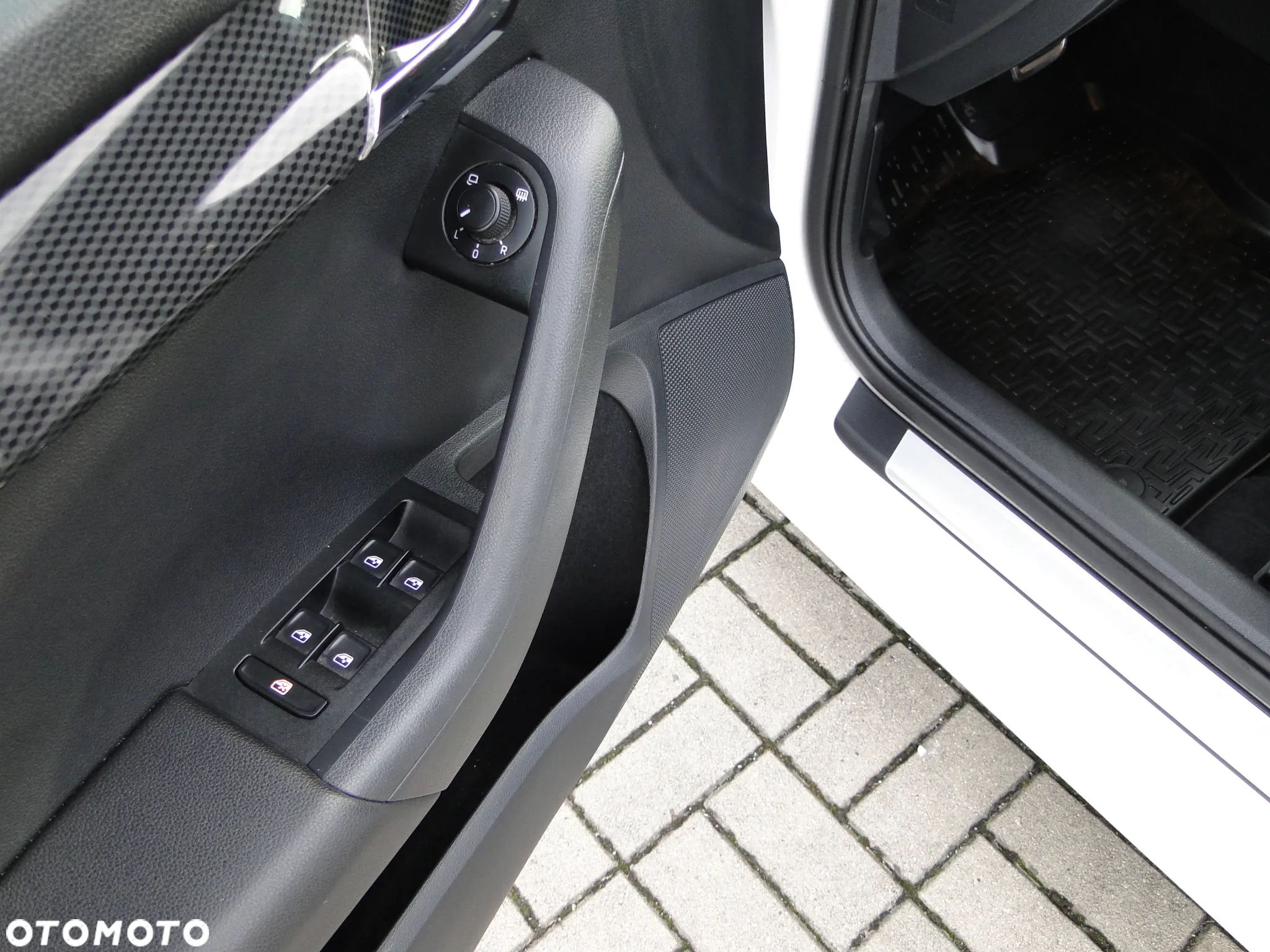 Skoda Octavia Combi 2.0 TDI DSG RS - 30