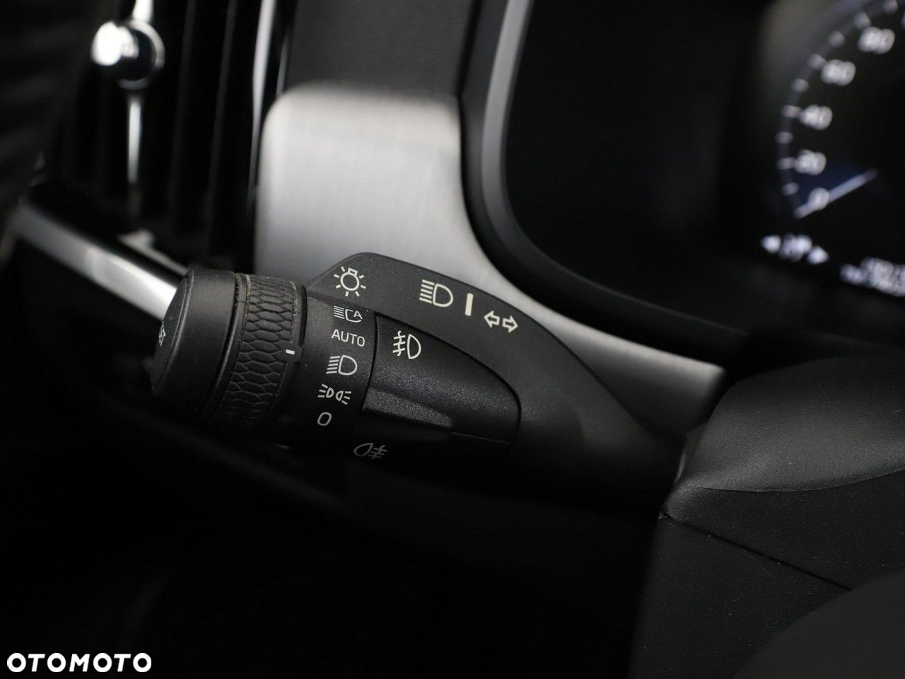 Volvo V90 D4 AWD Momentum - 35