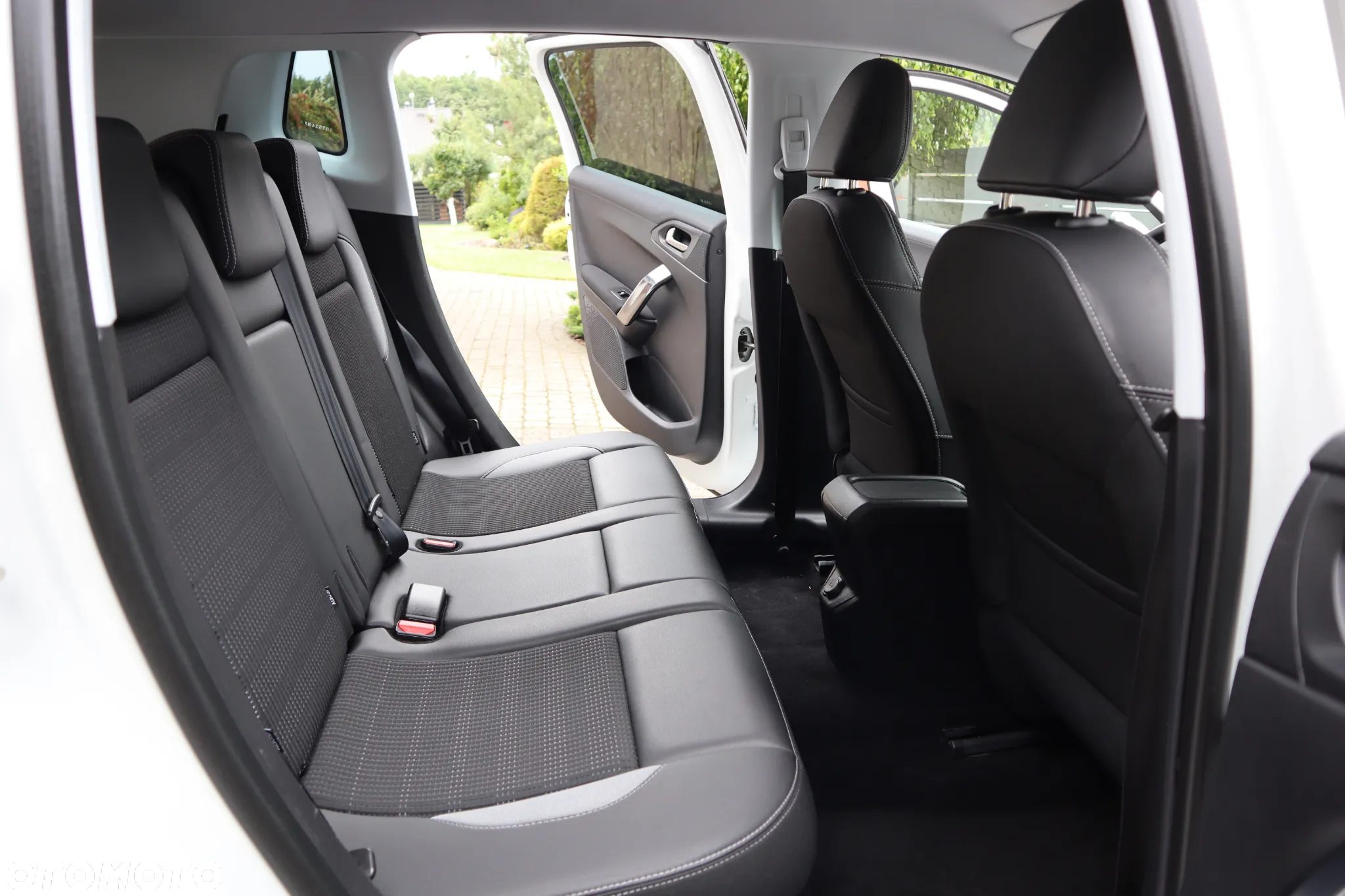Peugeot 2008 1.2 Pure Tech Allure S&S - 12