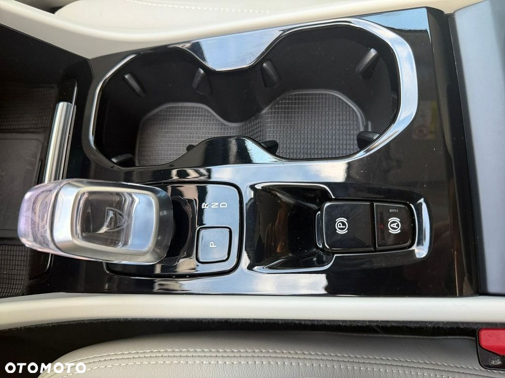 Volvo XC 40 - 40
