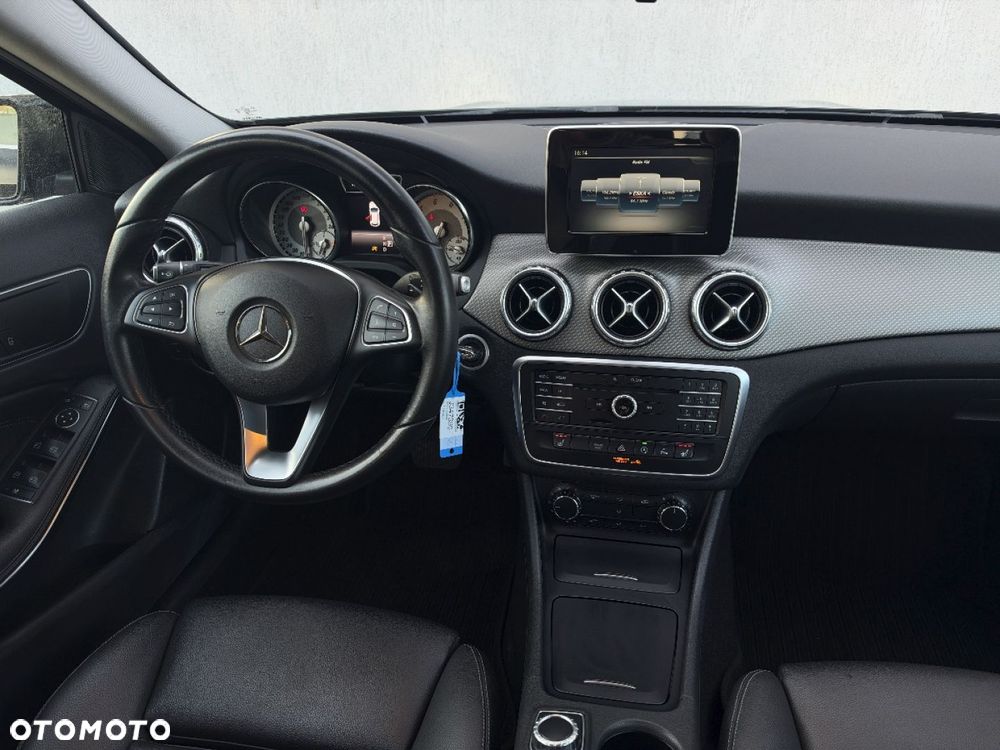 Mercedes-Benz GLA 180 7G-DCT Style - 7