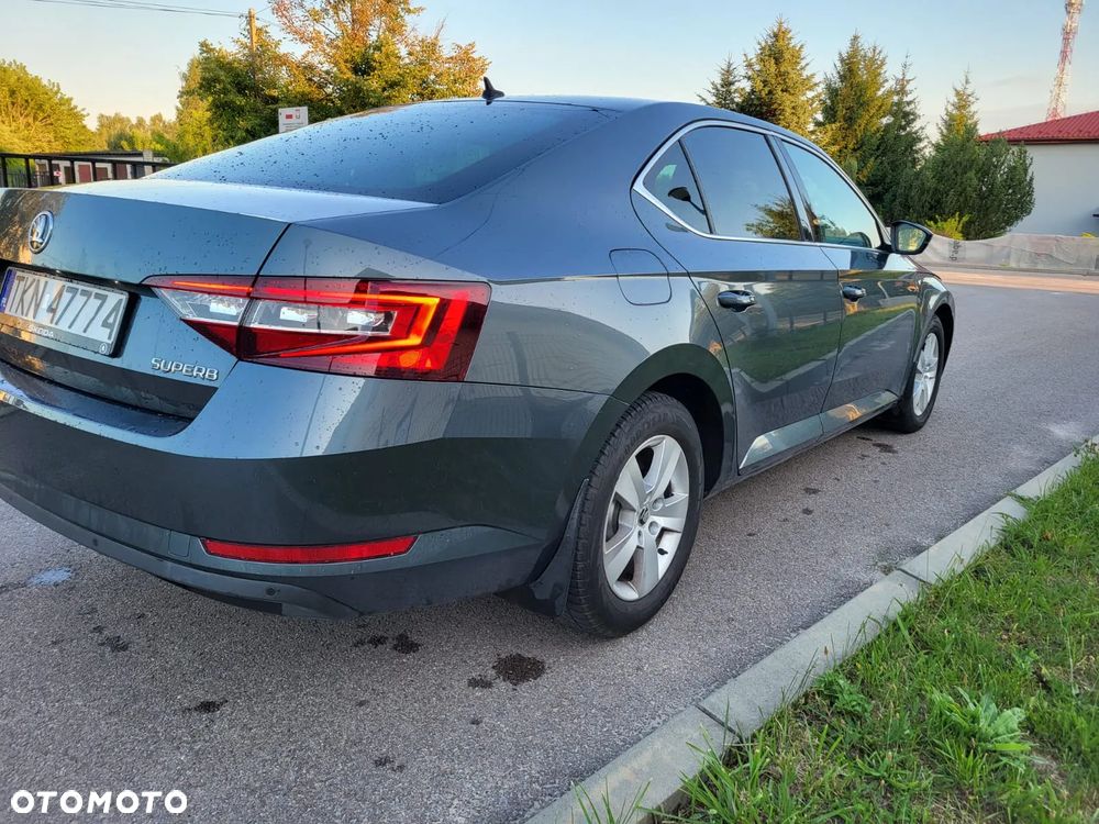 Skoda Superb 2.0 TDI Ambition DSG - 6