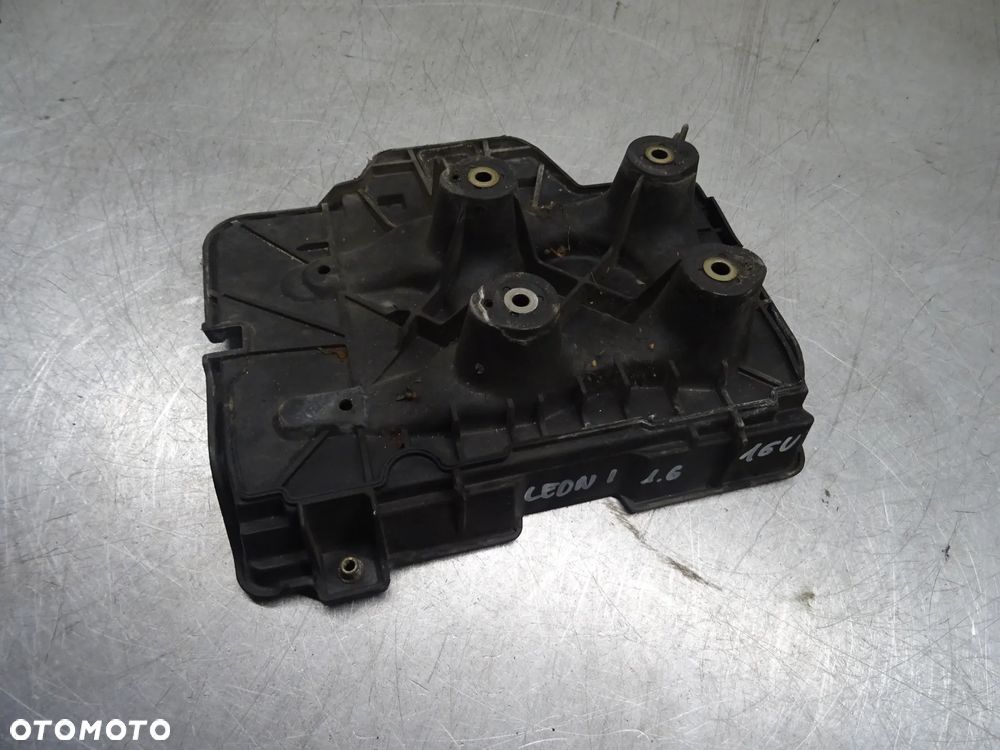 SEAT LEON I 1.6B PODSTAWA AKUMULATORA 1J0015333 - 1