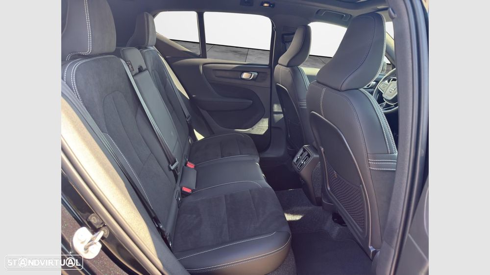 Volvo XC 40 2.0 B3 Black Edition - 16