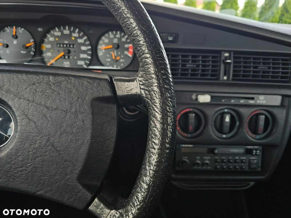 Mercedes-Benz W201 (190) - 17