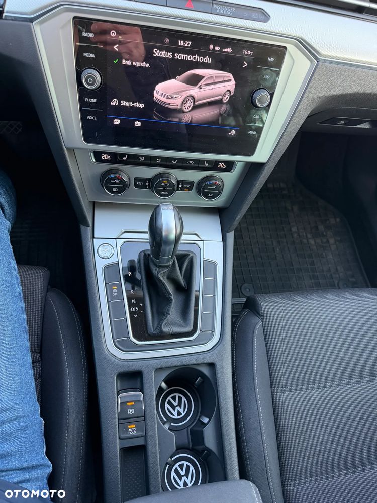 Volkswagen Passat 2.0 TDI SCR DSG Comfortline - 12