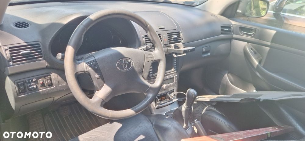 Toyota Avensis - 4