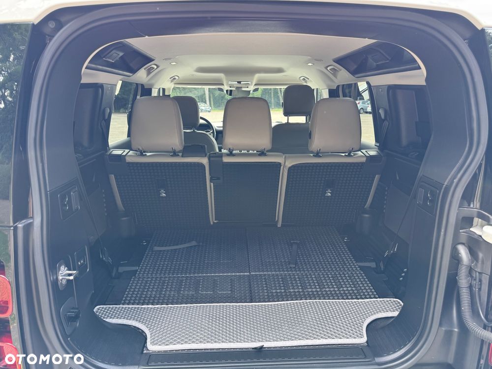 Land Rover Defender 110 P300 - 37