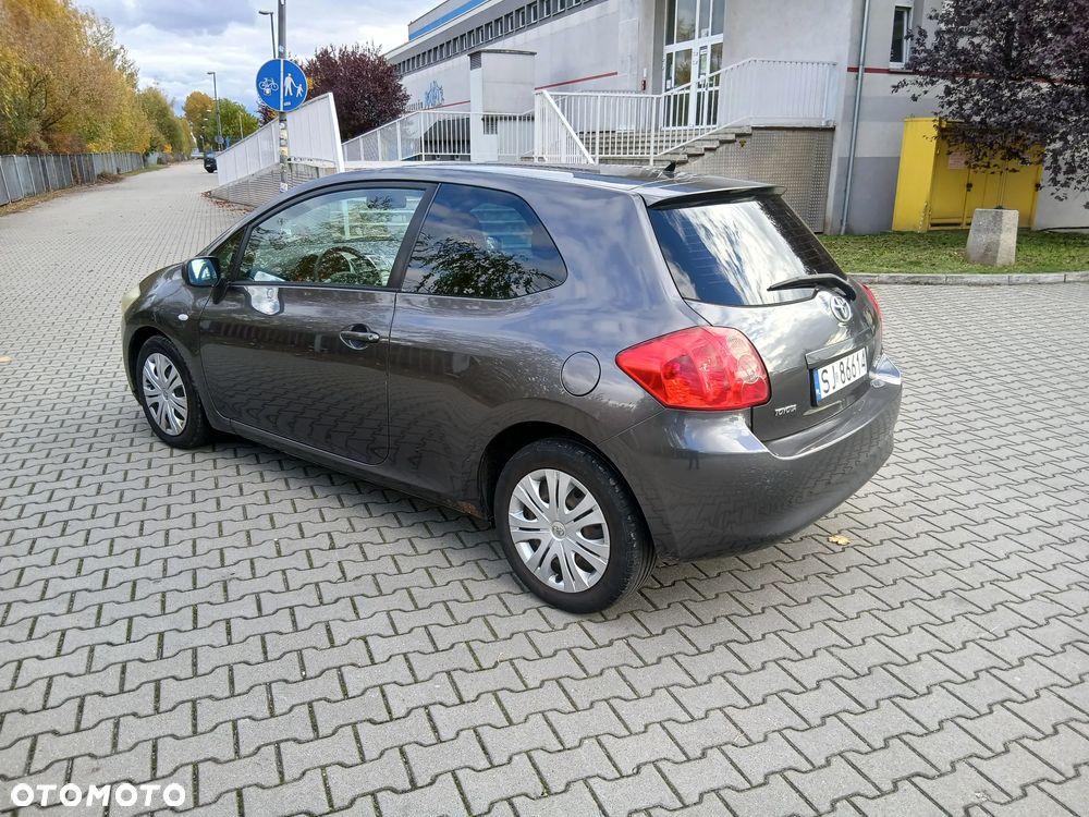 Toyota Auris 1.4 D-4D Premium - 4