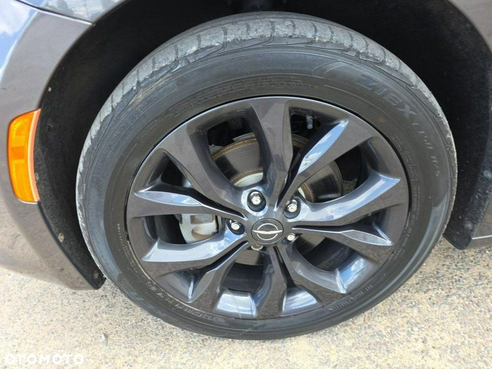 Chrysler Pacifica - 17