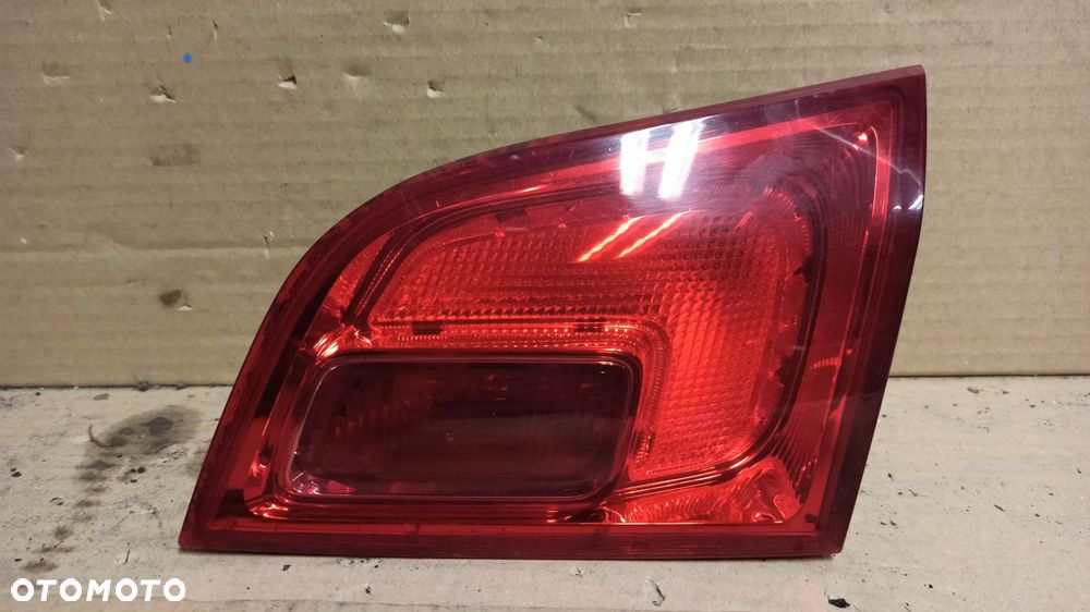 # LAMPA PRAWY TYŁ W KLAPĘ OPEL ASTRA J KOMBI nr 13282249 - 1
