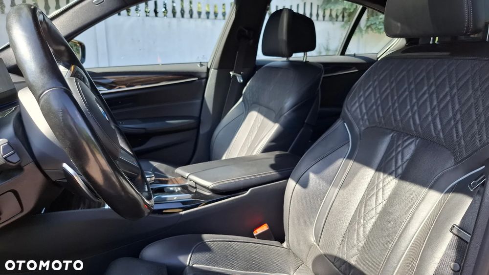 BMW Seria 5 M550i xDrive - 8