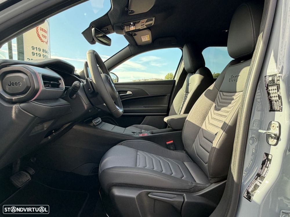 Jeep Avenger 1.2 e-Hybrid Summit DCT - 11
