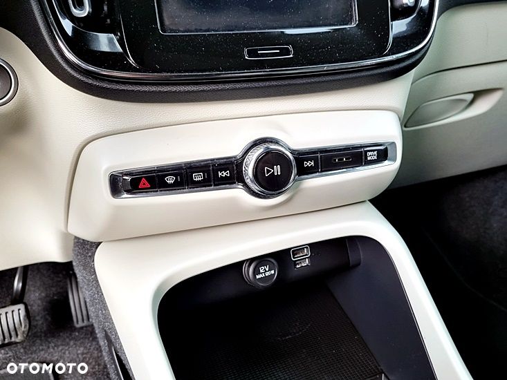 Volvo XC 40 D3 SCR Momentum Core - 29