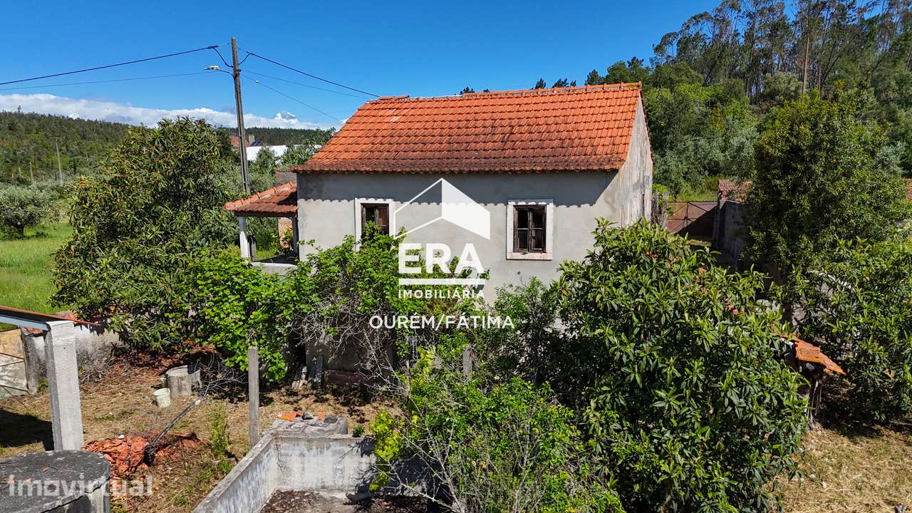Moradia T2 com quintal localizada no Olival - Grande imagem: 3/28