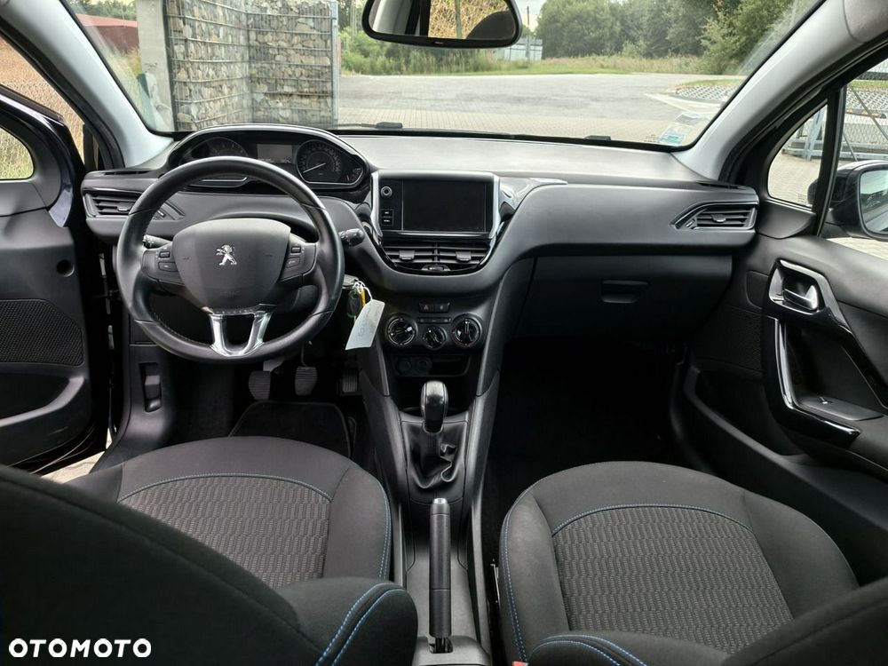 Peugeot 208 - 11