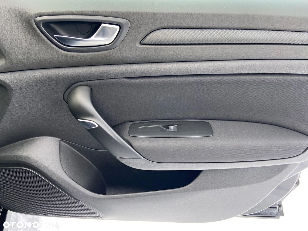 Renault Megane ENERGY TCe 130 EDC LIMITED - 24