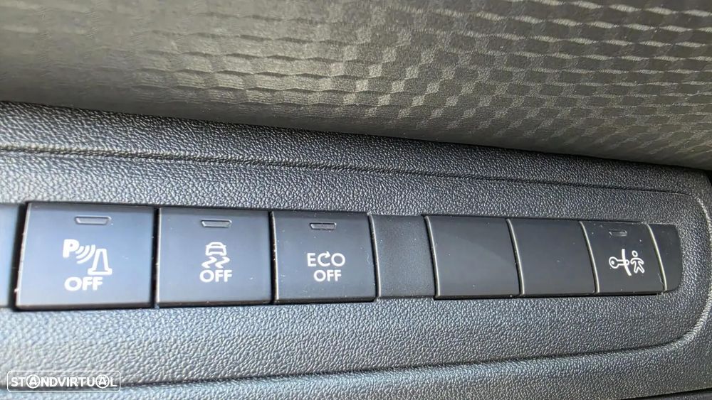 Peugeot 2008 1.6 e-HDi Allure - 17