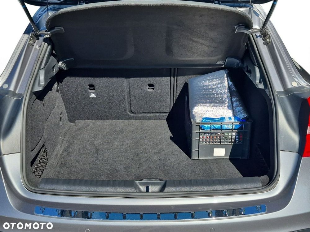 Mercedes-Benz GLA 180 7G-DCT - 23