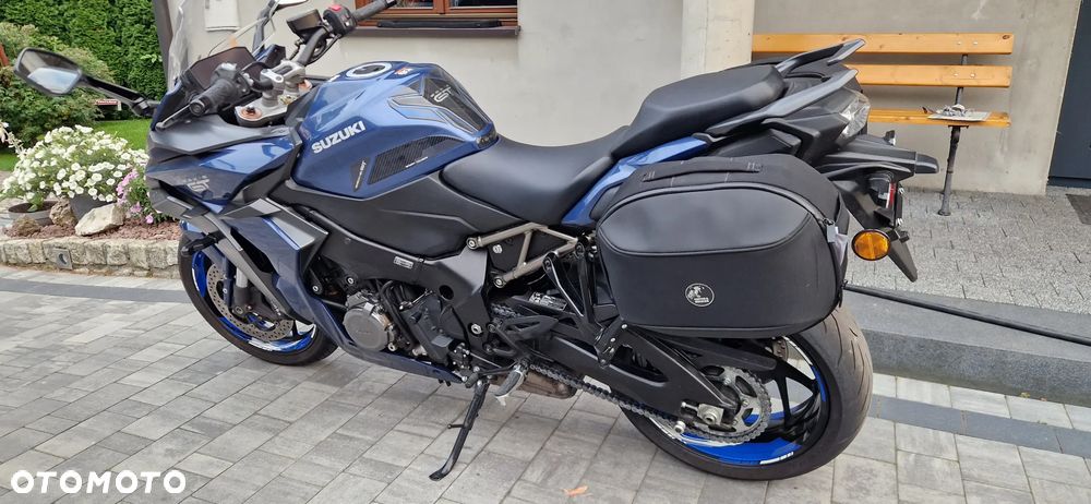 Suzuki GSX - 13