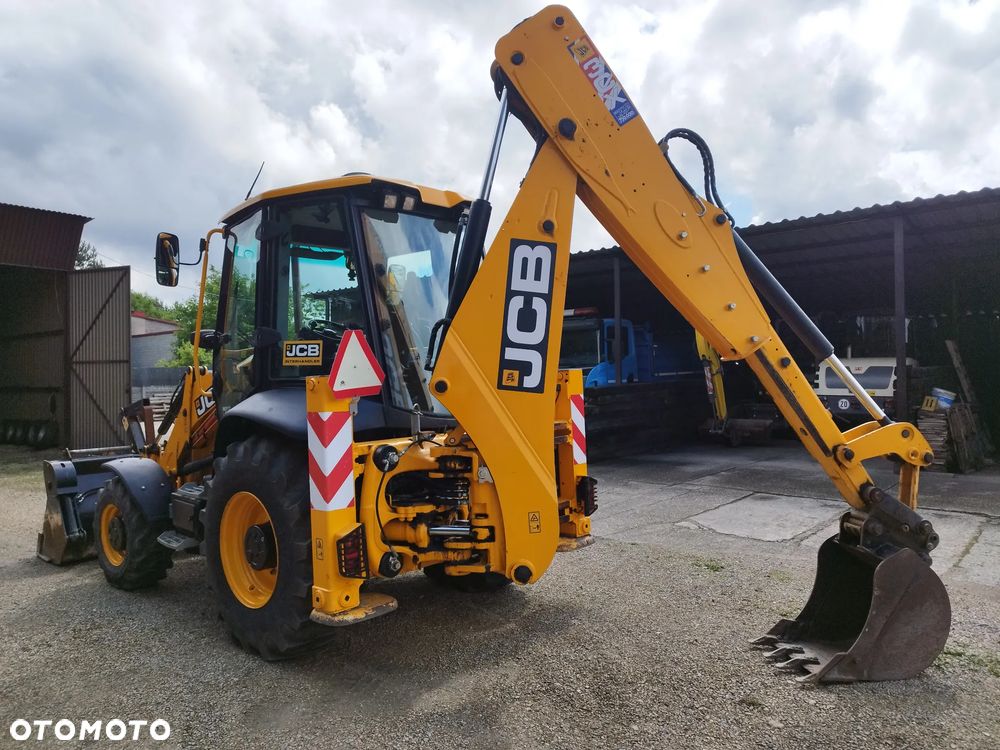 JCB 3CX - SALON PL - 900 mth - 4
