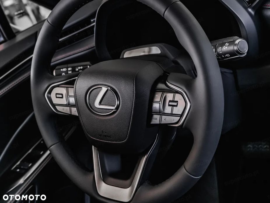 Lexus LBX - 12