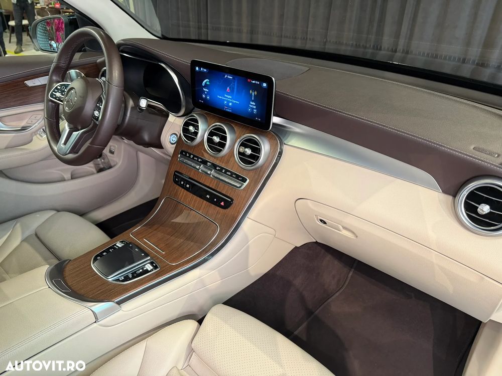 Mercedes-Benz GLC 200 4MATIC 9G-TRONIC AMG Line - 27