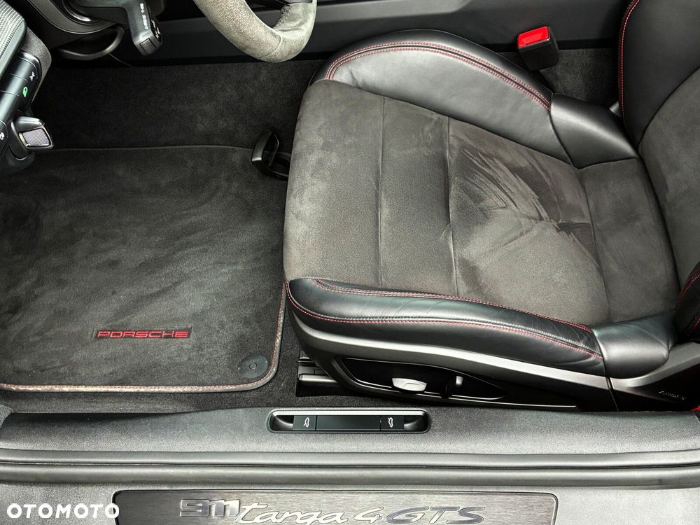 Porsche 911 Targa 4 GTS - 23