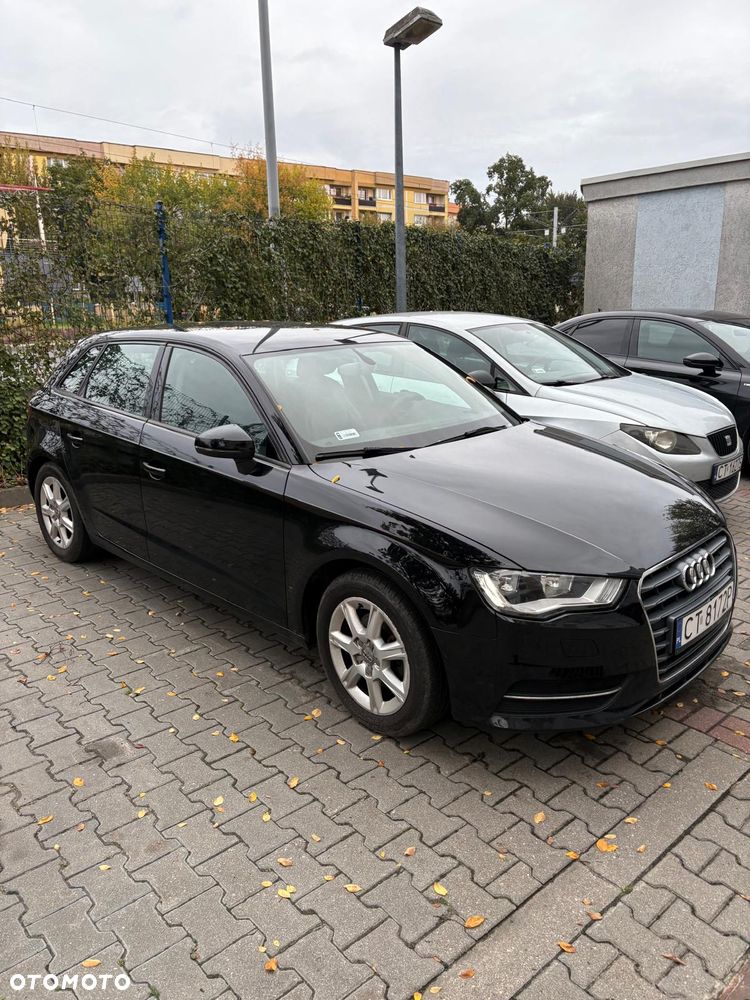 Audi A3 Sportback 1.6 TDI DPF Ambiente - 2