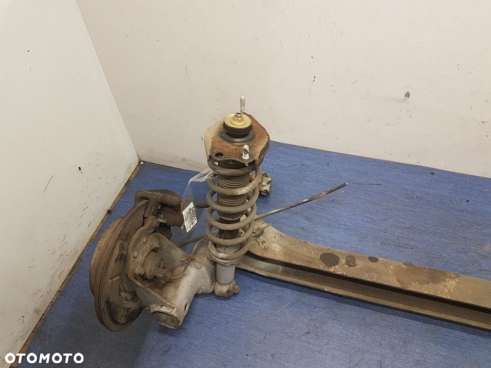 TOYOTA COROLLA VERSO I LIFT 2.0 D4D BELKA ZAWIESZENIA TYŁ - 2