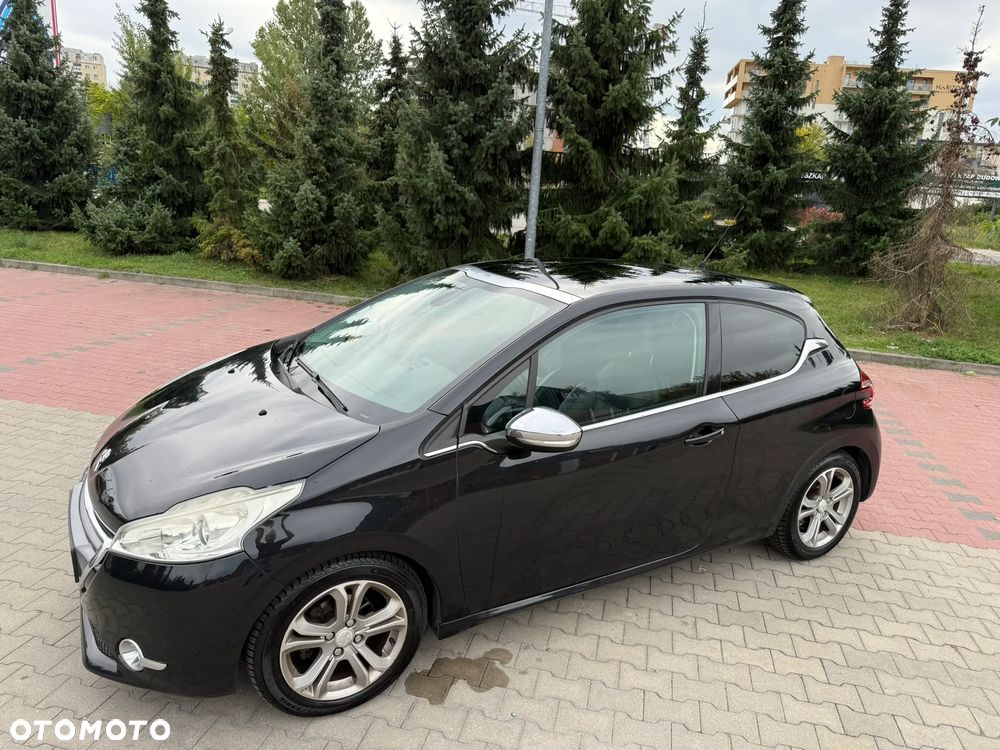 Peugeot 208 2012 photo 4