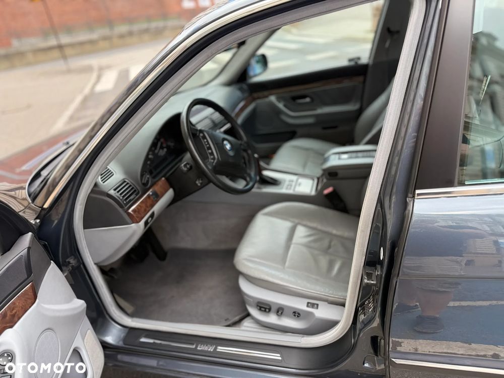 BMW Seria 7 740i - 29