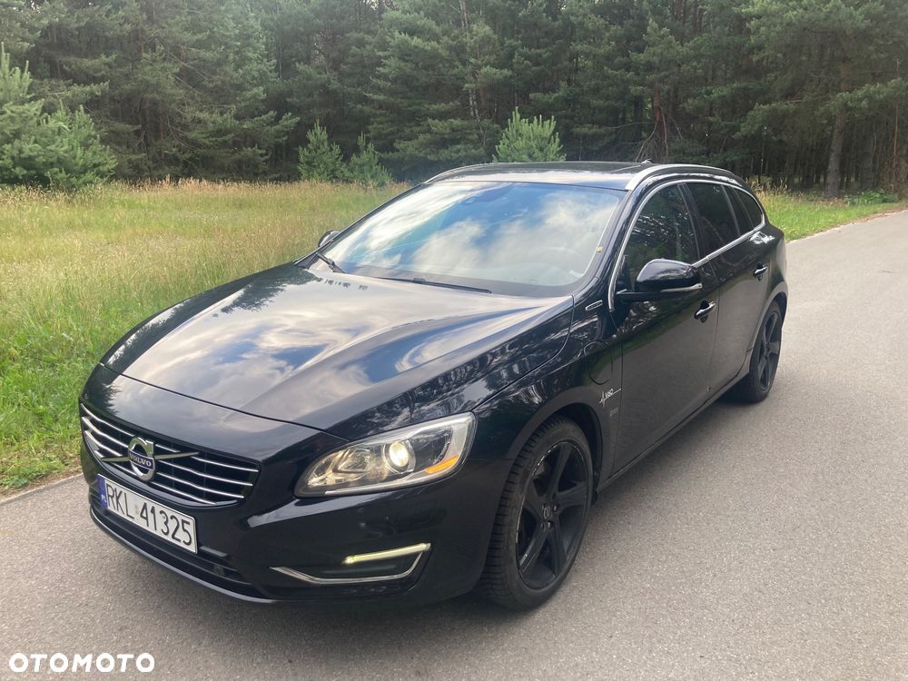 Volvo V60 D6 AWD Plug-in Hybrid Momentum - 1