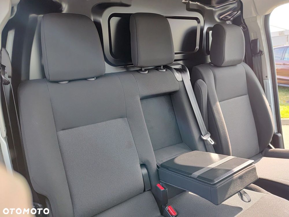 Opel Vivaro Vivaro Furgon XL Diesel 2.2 150 KM Manual - 11