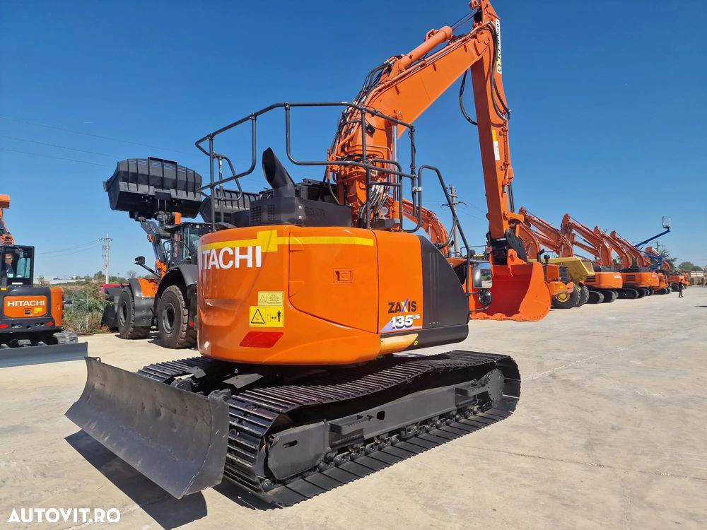 Hitachi ZX135, 2019, 4.880h, LAMA NIVELARE, compact,  15,7tone, Cupla rapida hidraulica, Cupa NOUA, inst picon, 3 camere luat vederi, Ad sapare 6m, Ridica 7,5t, latime 2,49m, Motor Isuzu 104CP, Antifurt, consum 7,8l/h, posibilitate leasing, PROMOTIE 76900EUR - 1