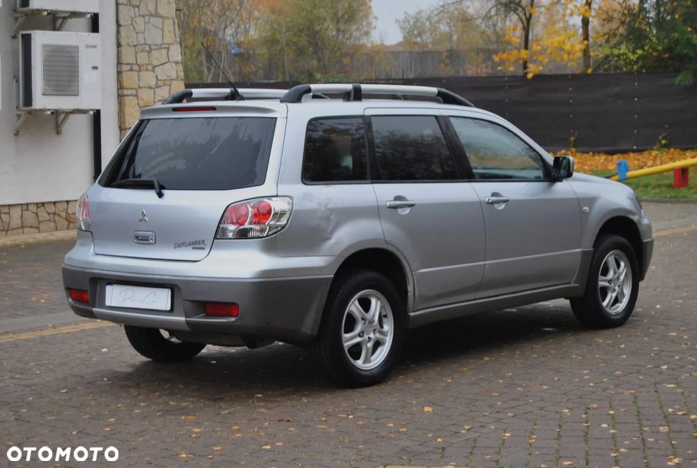 Mitsubishi Outlander 2.0 4WD Invite - 4