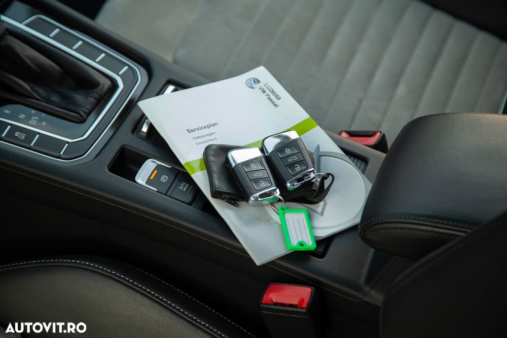 Volkswagen Passat Variant 2.0 TDI DSG 4Motion Highline - 30
